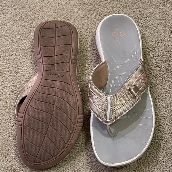 Cloudsteppers by Clark’s Flip Flops - Picture 2 of 2